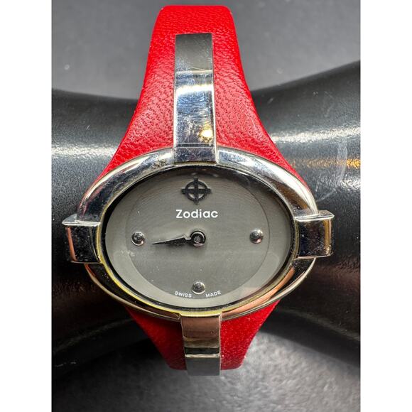 Zodiac ZO6001 Swiss Made Red ULTRA RARE Quartz Analog Women's Oval Watch - Picture 1 of 16